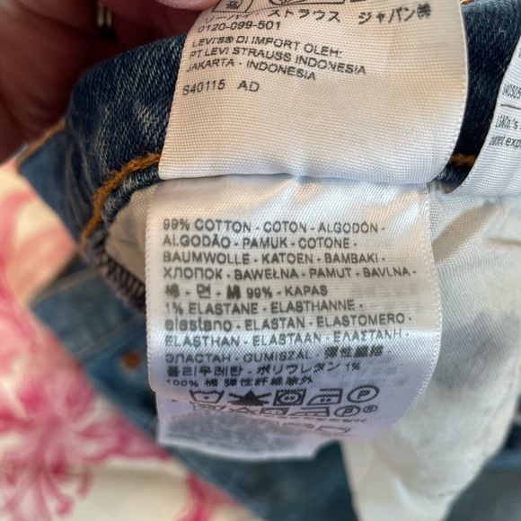 🏝️Big $10 Sale!🏝️👖 Levi’s distressed Wedgie Jeans 👖 - Picture 4 of 8